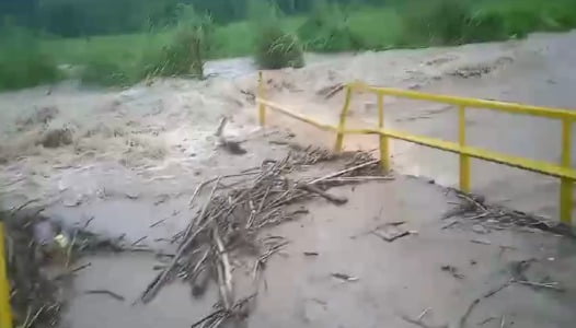Diguyur Hujan Deras, Jembatan Desa Surau Putus