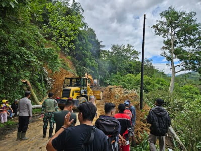 Pemprov Turunkan Alat Berat Atasi di Lebong, Lalu Lintas Buka Tutup