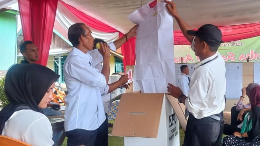 Proses Pemungutan Suara di Salah satu TPS di Bengkulu