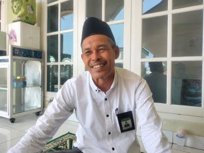 KETUA KUA KECAMATAN SUNGAI SERUT KOTA BENGKULU SYAHMUL BASILB

FOTO/BN