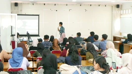 Transisi Energi Bersih Sekarang, Kita Butuh Padi Sebagai Makanan Pokok