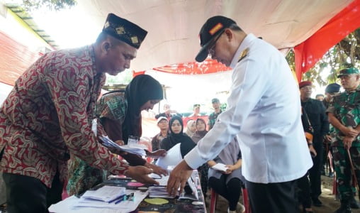 Gubernur Rohidin Tinjau Proses Pemungutan Suara