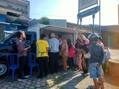Pasar Murah Bulog. (Kurniawan)