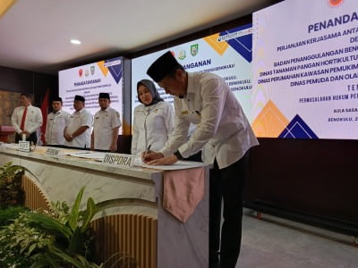 KADISPORA IKA JONI IKHWAN TANDATANGAN KERJASAMA DENGAN KEJATI BENGKULU