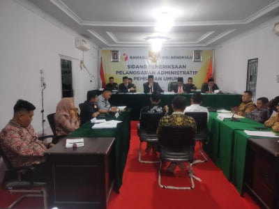 SIDANG PUTUSAN PELANGGARAN ADMINISTRATIF KPU KAUR DAN MOKOMUKO

FOTO/BN