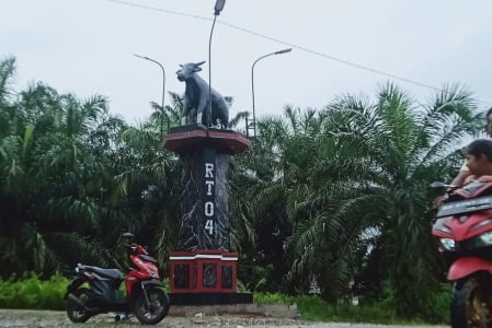 Berbekal Kekompakan Warga, Tugu Sapi Berdiri di RT 04 Banjarsari Mukomuko