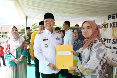 Ratusan Guru Tidak Tetap dan PTT dari Tiga Kabupaten Terima SK