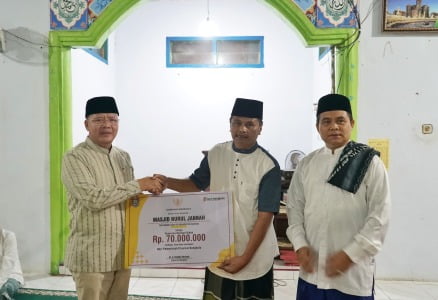 Gubernur Serahkan Persetujuan Hibah Lahan Pemprov kE Kemenag Kepahiang