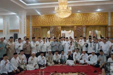 Gubernur Bengkulu berbuka puasa dan tarawih bersama Himpunan Keluarga Manna