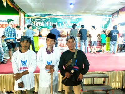 MALAM TAKBIRAN LEBARAN IDUL FITRI DENGAN MENABUH DOL OLEH REMAJA ISLAM JAMIK

FOTO/BN