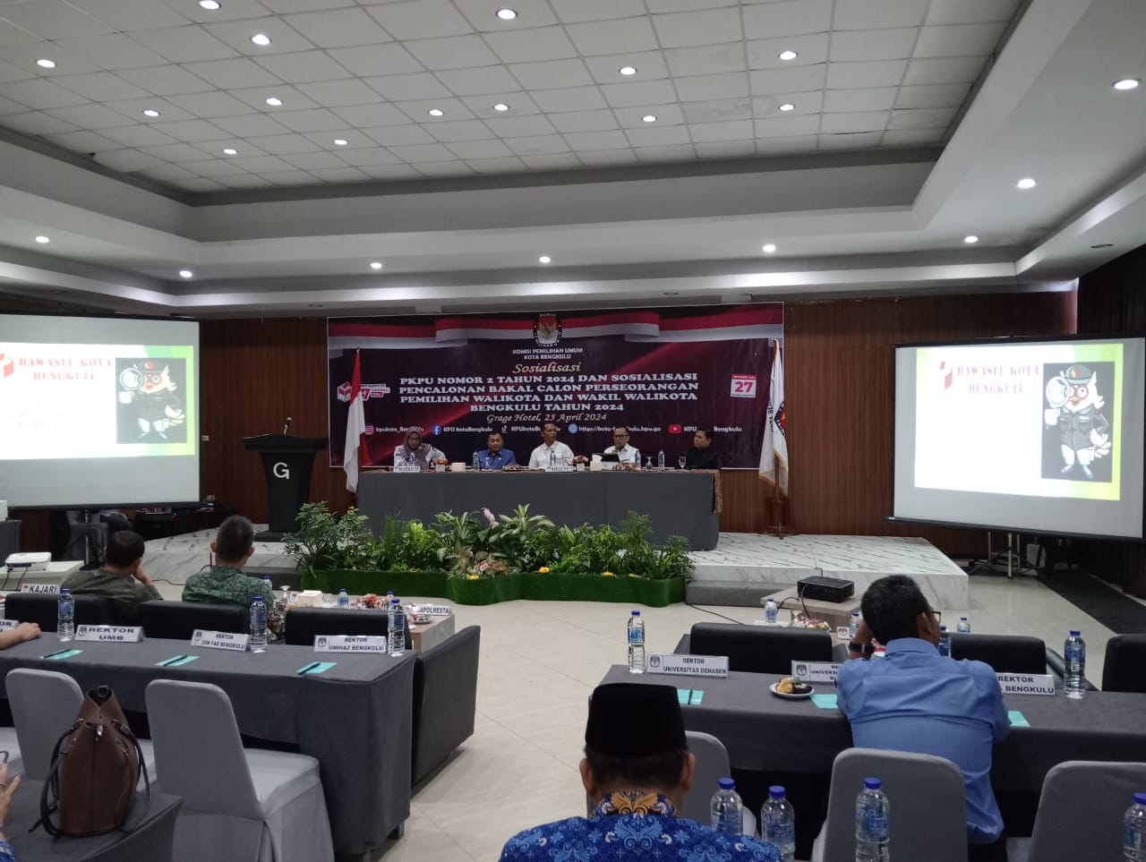 SOSIALISASI PKPU NOMOR 2 TAHUN 2024 DAN SOSIALISASI BAKAL CALON KEPALA DAERAH KOTA BENGKULU TAHUN 2024

FOTO/BN