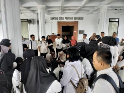 PULUHAN GURU DATANGI DPRD PROVINSI BENGKULU MINTA KEJELASAN NIP DAN SK P3K YANG BELUM DI TERIMA

FOTO/BN