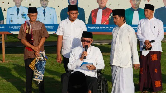 Sholat Idul Fitri 1445 H, Bupati : Di Hari Kemenangan Mari Perekat Tali Persaudaraan Dan Lepas Keangkuhan