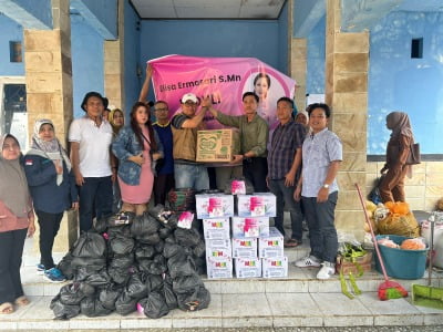 TIM ELISA ERMASARI BERI BANTUAN KORBAN BANJIR DI LEBONG

FOTO/BN
