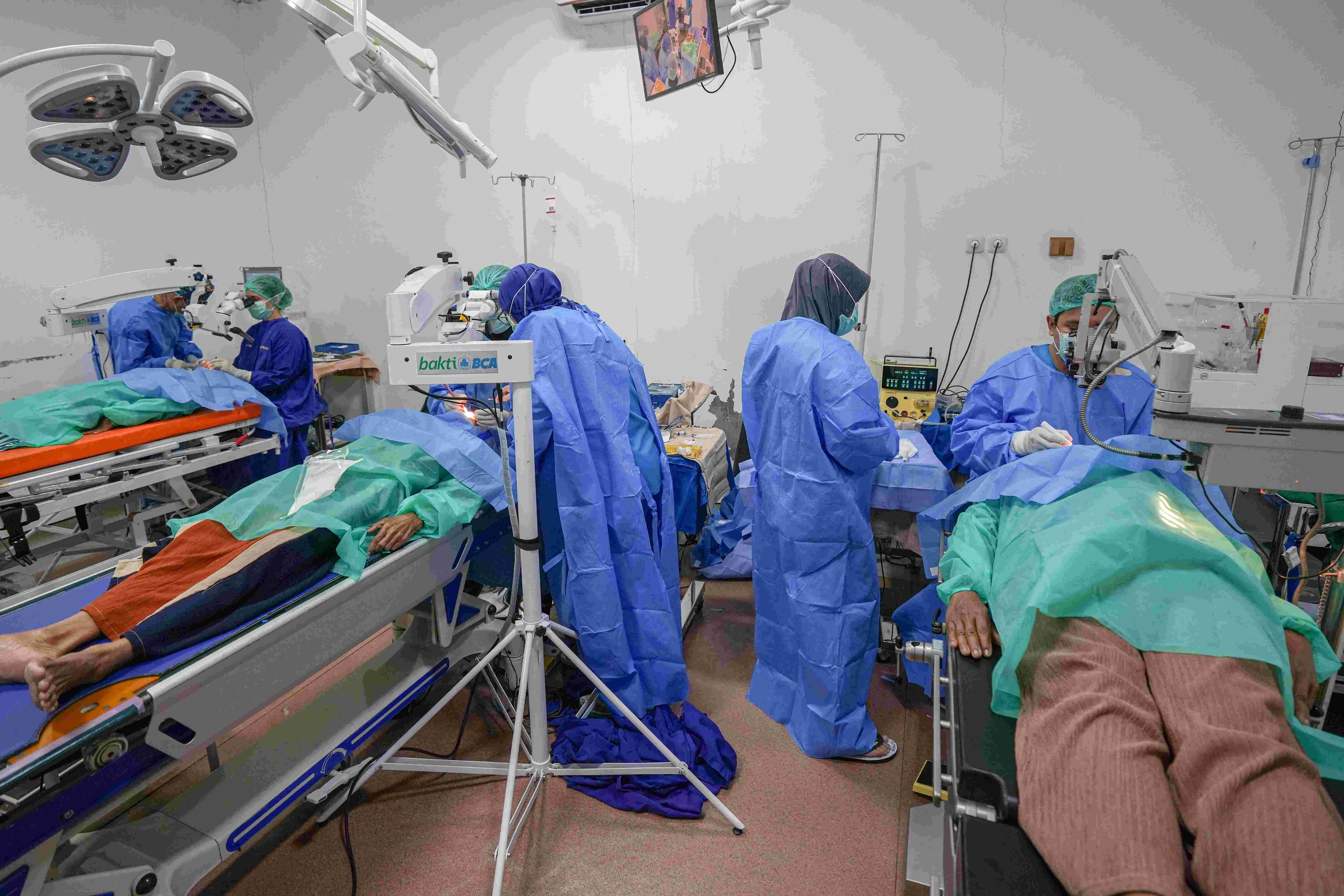 Komitmen Tingkatkan Kesehatan Masyarakat, BCA Gelar Operasi Katarak di Indonesia Timur dan Barat