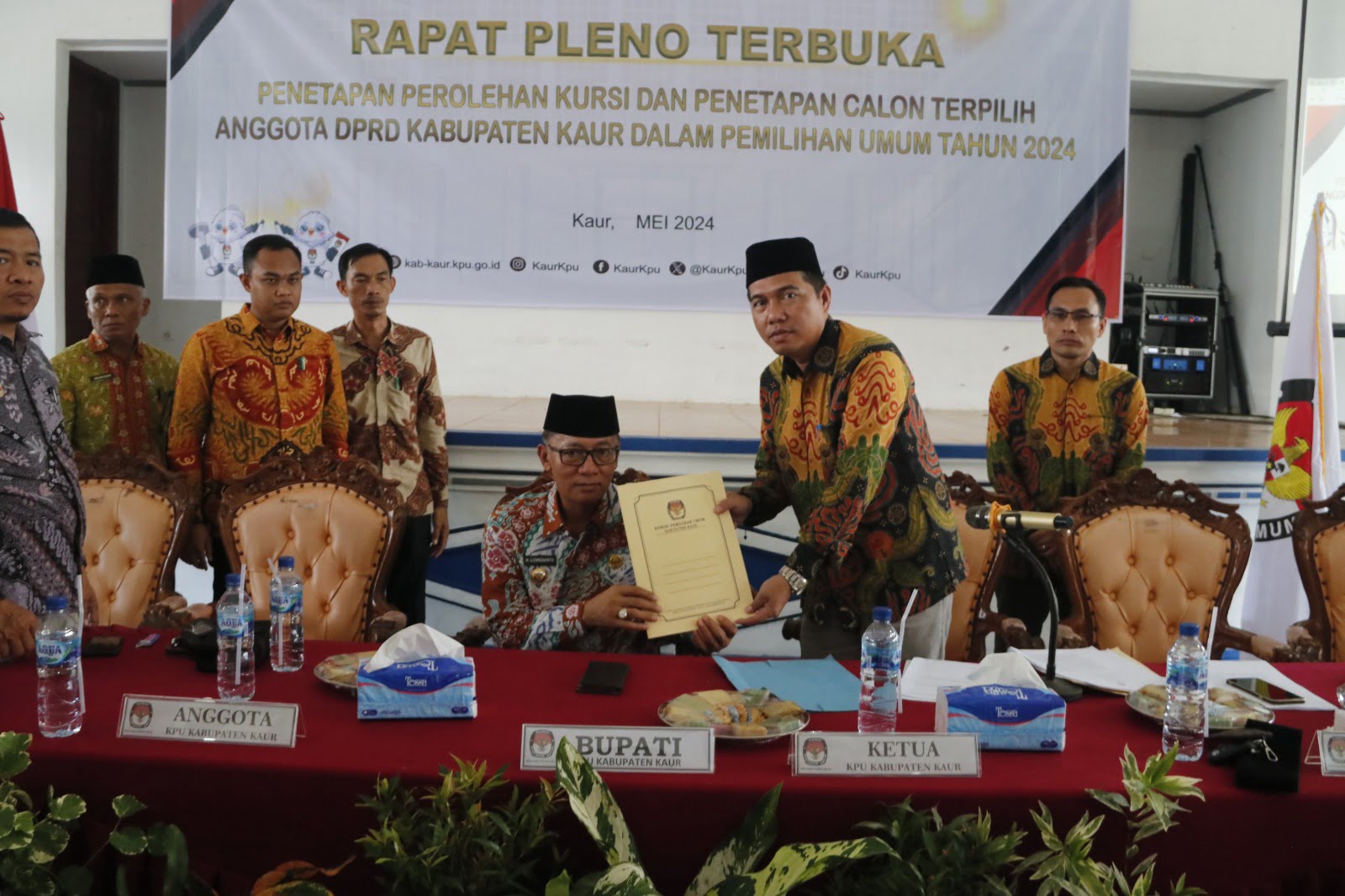 Bupati Kaur Hadiri Penetapan 25 Caleg Terpilih DPRD Kaur