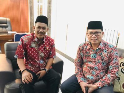 KEPALA DINAS PENDIDIKAN KOTA BENGKULU DAN KEPALA BIDANG PEMBINAAN PENDIDIKAN DASAR DIKNAS KOTA BENGKULU

FOTO/BN