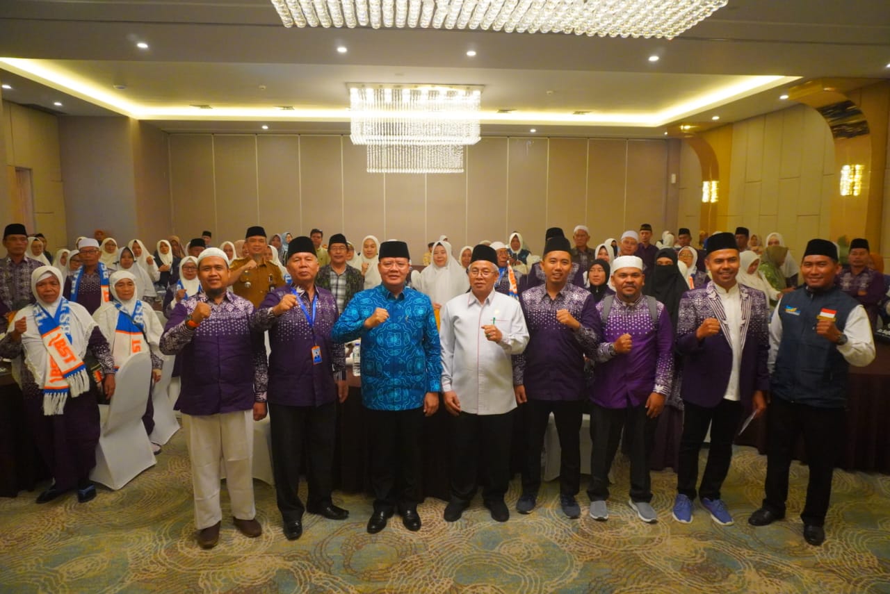 46 Calon Jamaah Haji PT BSS Dilepas, Gubernur Rohidin: Jaga Kekompakan