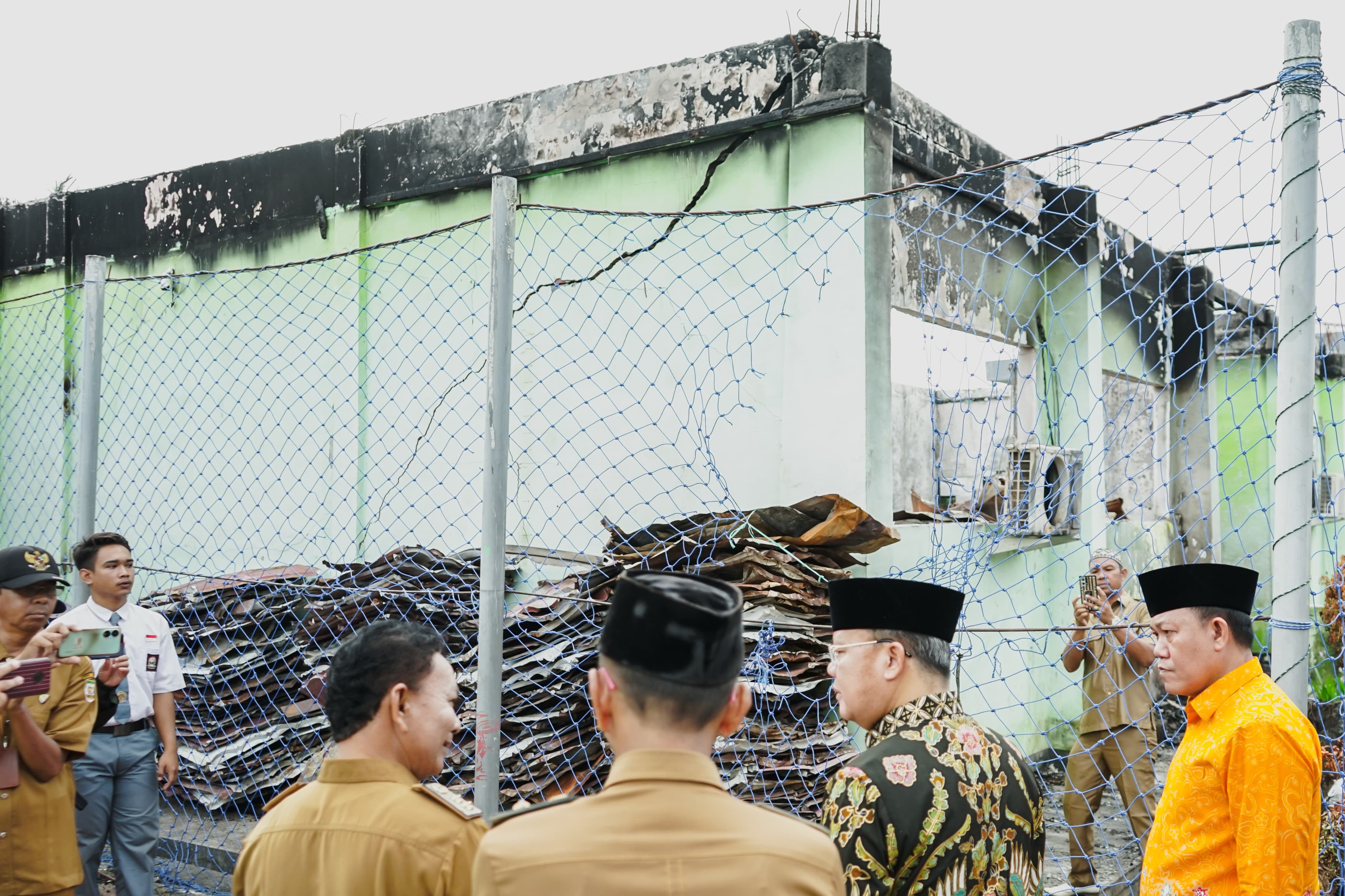 Gubernur Rohidin Tinjau SMKN 5 Bengkulu Utara Pasca Kebakaran