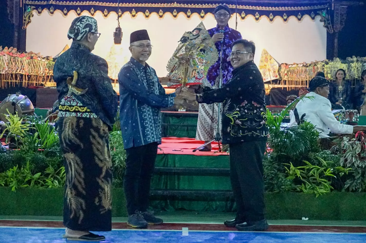 Nonton Wayang Kulit di Bengkulu, Mendag Ajak Masyarakat Lestarikan Budaya di Indonesia