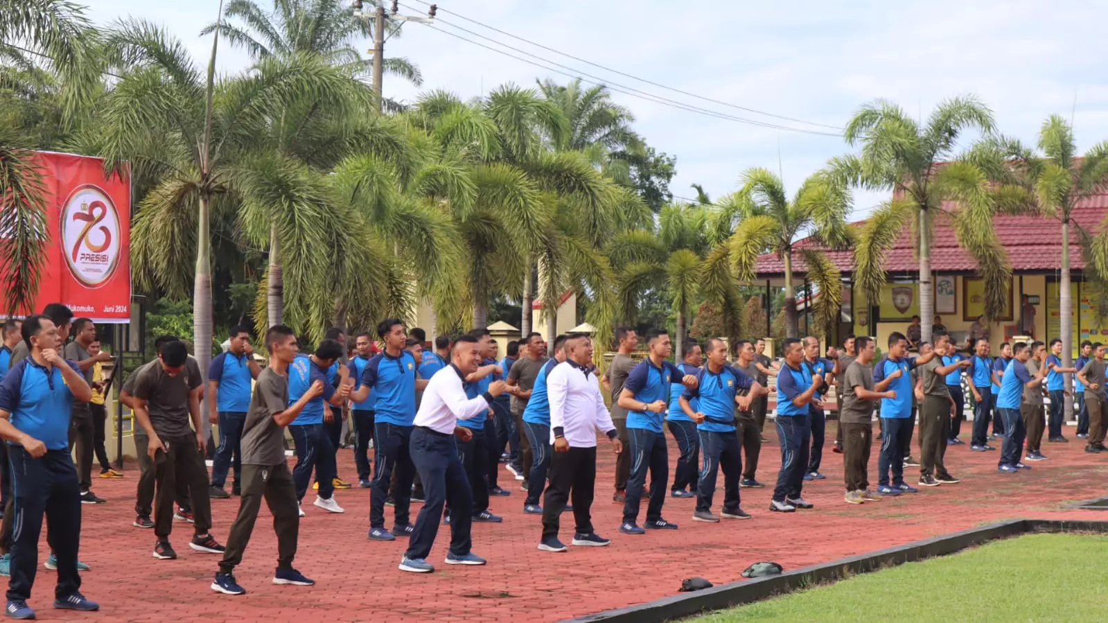 HUT Bhayangkara, TNI-POLRI Gelar Senam Masal di Polres Mukomuko