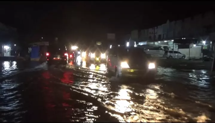 Jalinbar Sumatera Terendam Banjir, Arus Lalin Tersendat