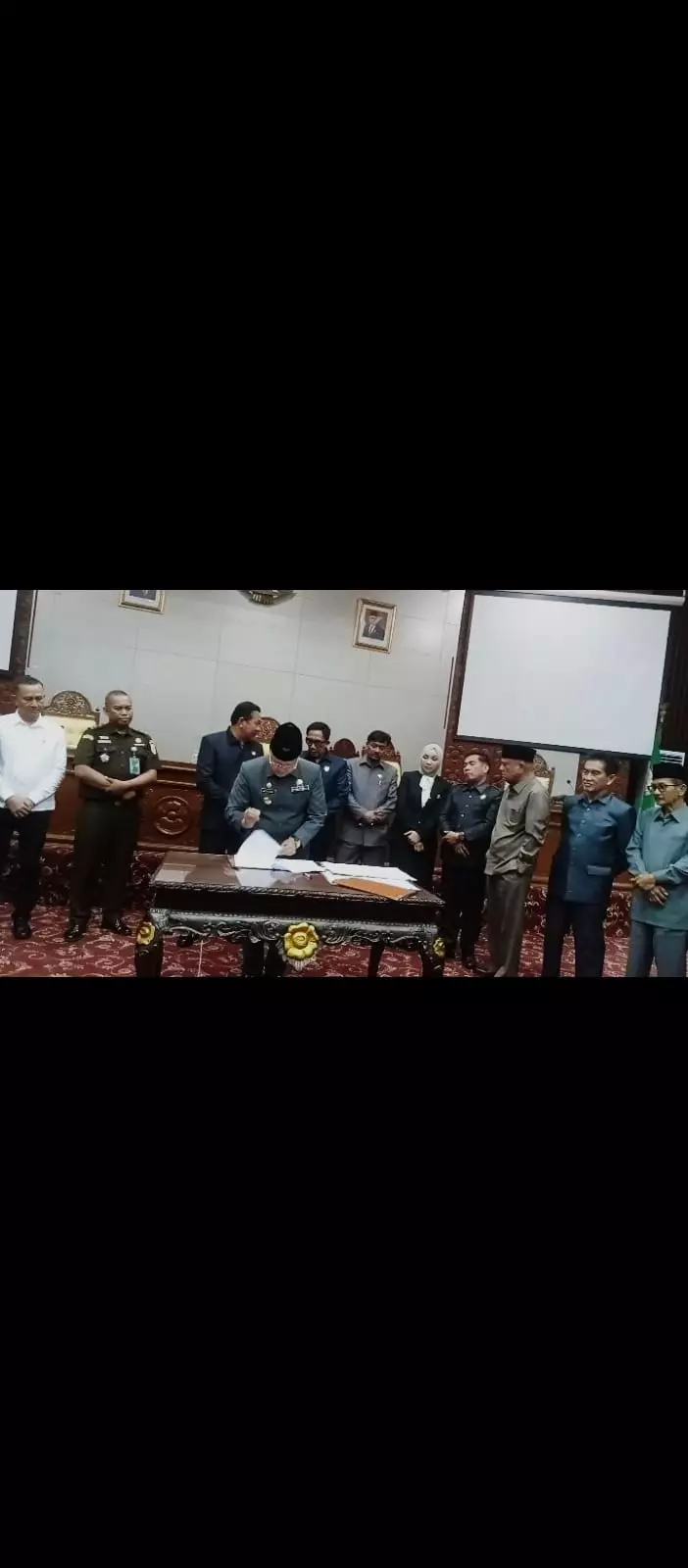 Gubernur Bengkulu Tanda Tangani Dua Raperda