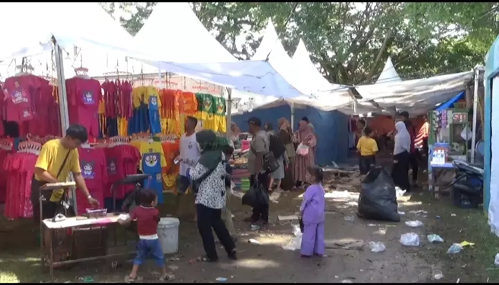 Pedagang di Festival Tabut Keluhkan PKL Liar