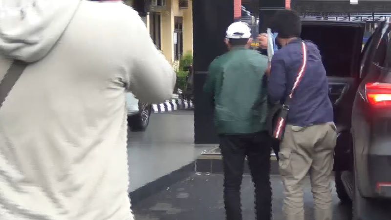 Dua Orang Terlihat Digiring di Polresta