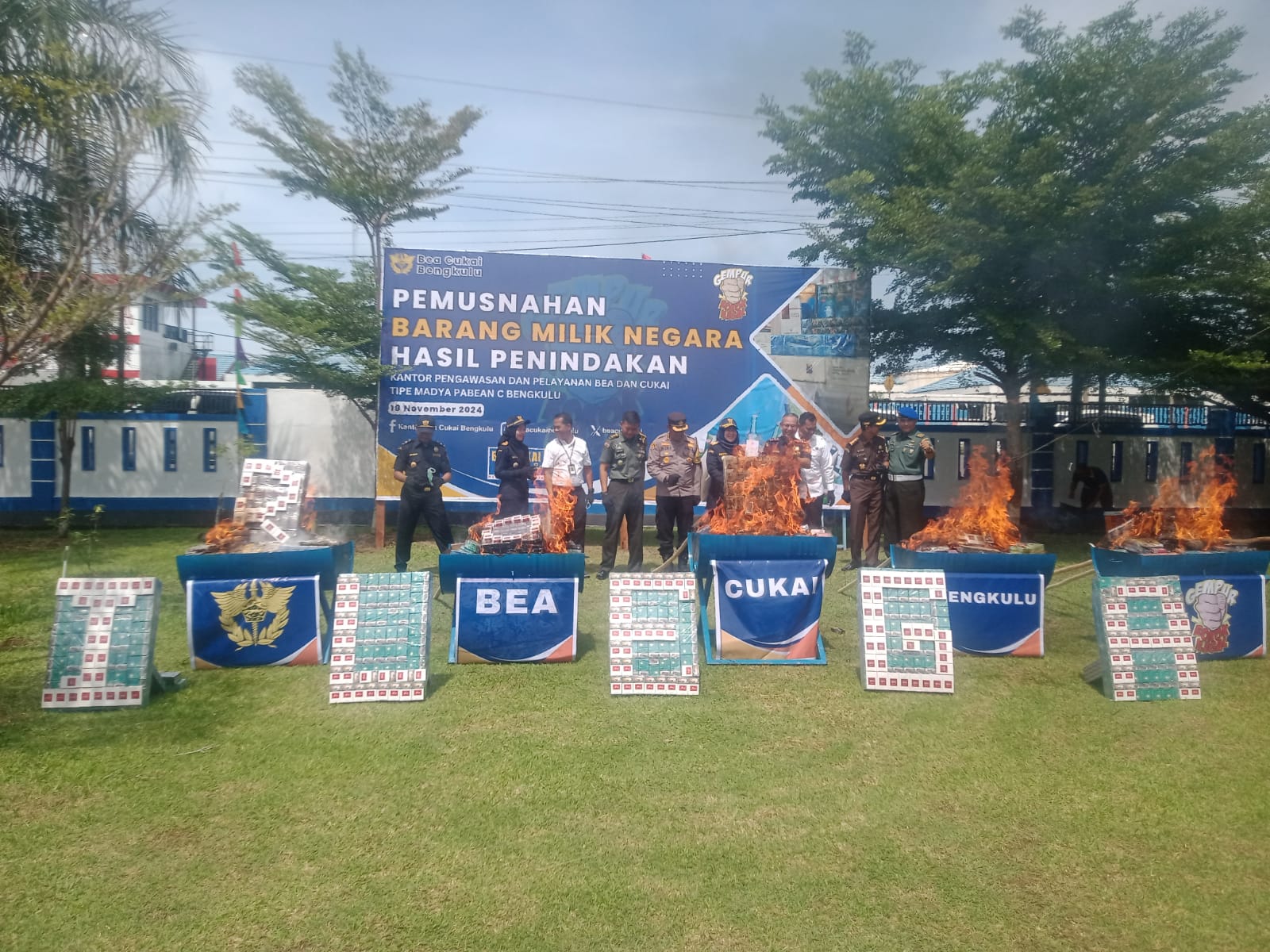 3 Juta Lebih Batang Rokok Ilegal dan Ratusan Liter Minuman Alkohol Dimusnahkan