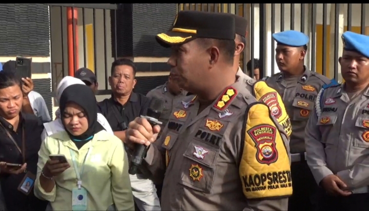 Kapolresta temui massa demo dukung Rohidin