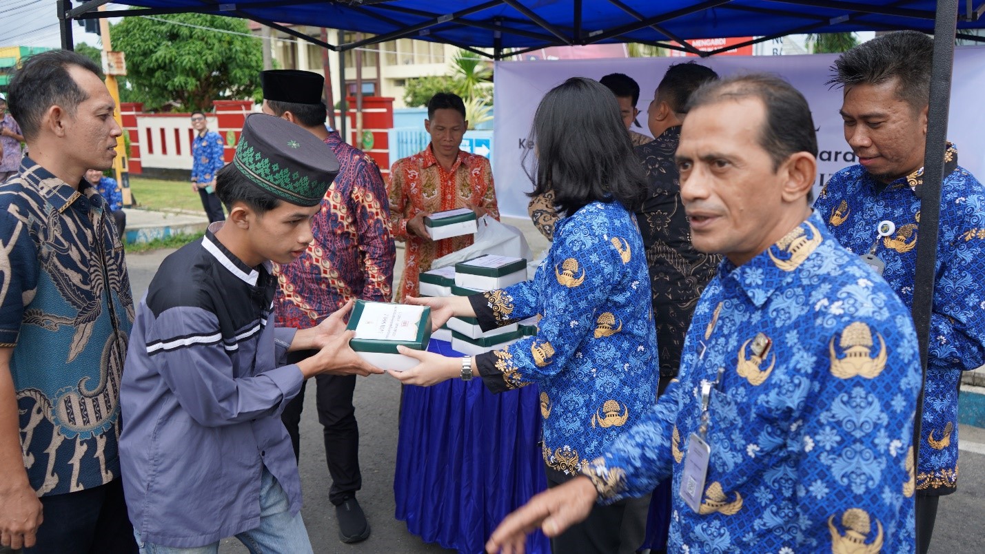 Kantor Imigrasi Kelas I TPI Bengkulu Gelar Bakti Sosial "Berbagi Makanan Bergizi"