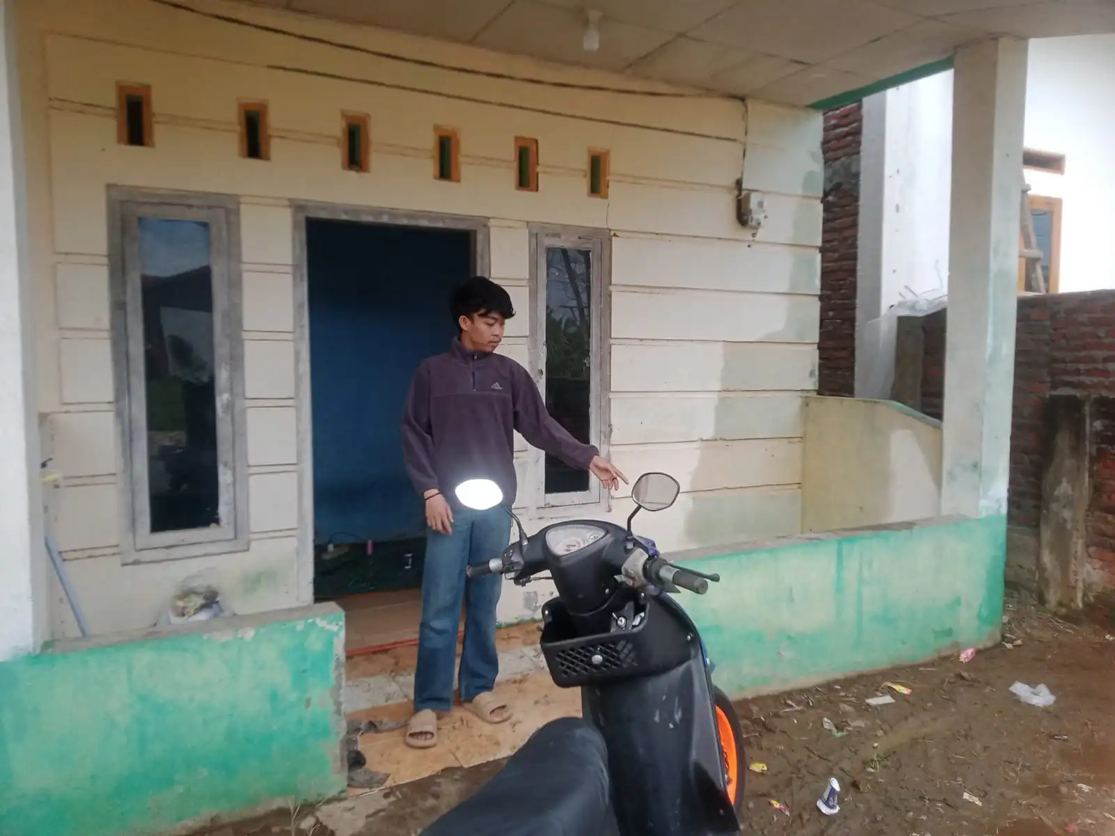 Keasikan Push Rank, Motor Pria Ini Digondol Pencuri