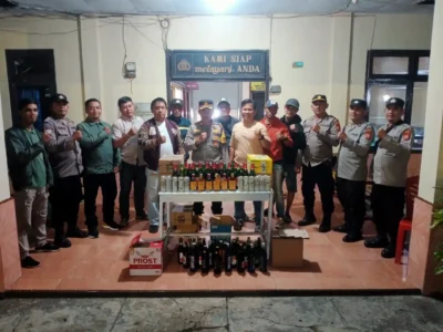 Ops Pekat Nala, Ratusan Botol Miras dan Ratusan Liter Tuak Disita Polisi
