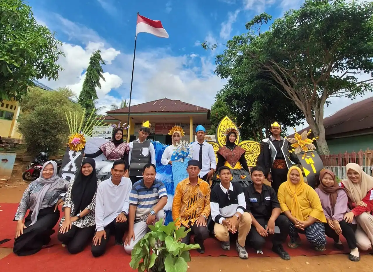 Tutup Tahun 2024, SMAN 12 Kaur Melaksanakan Fashion Show