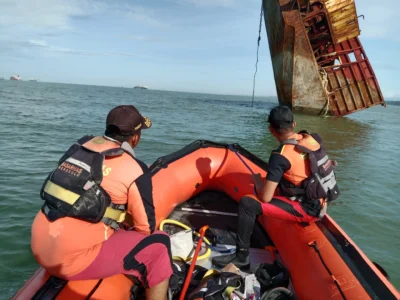 Tim Gabungan Lanjutkan Pencarian Korban Tenggelam di Pantai Sumber Jaya Bengkulu