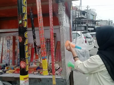 Jualan Terompet dan Kembang Api Menurun, Pedagang Merugi
