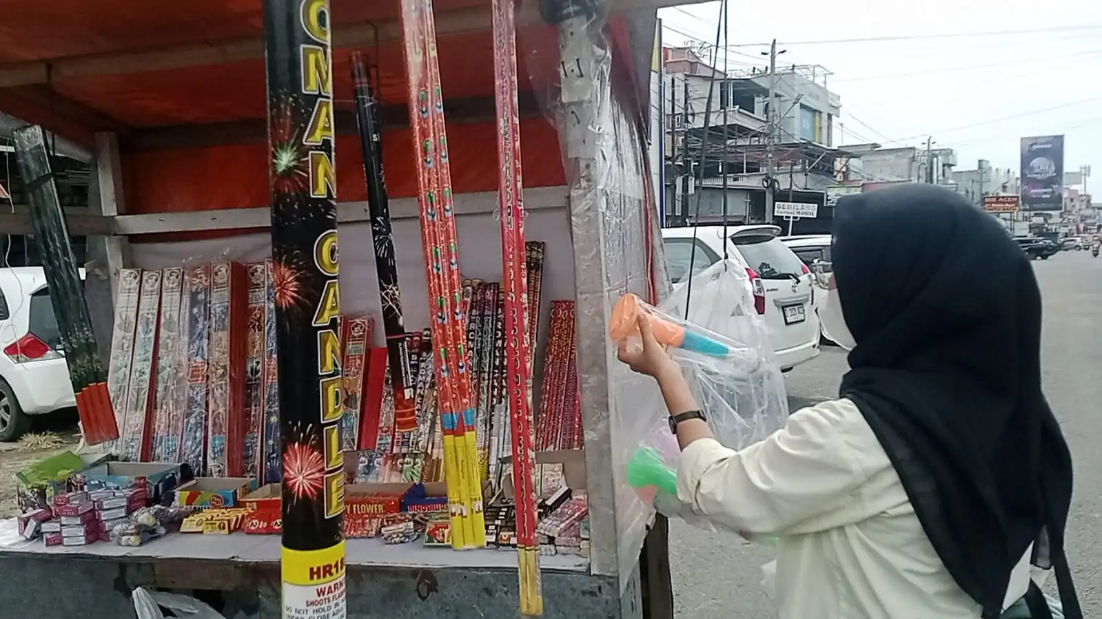 Jualan Terompet dan Kembang Api Menurun, Pedagang Merugi