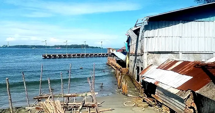 Rumah Nelayan di Pulau Baai Hancur Akibat Tanggul Jebol, PT Pelindo dan Pemerintah Belum Tahu?