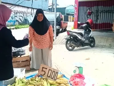 Jelang Tahun Baru, Penjual Jagung dan Arang Menjamur