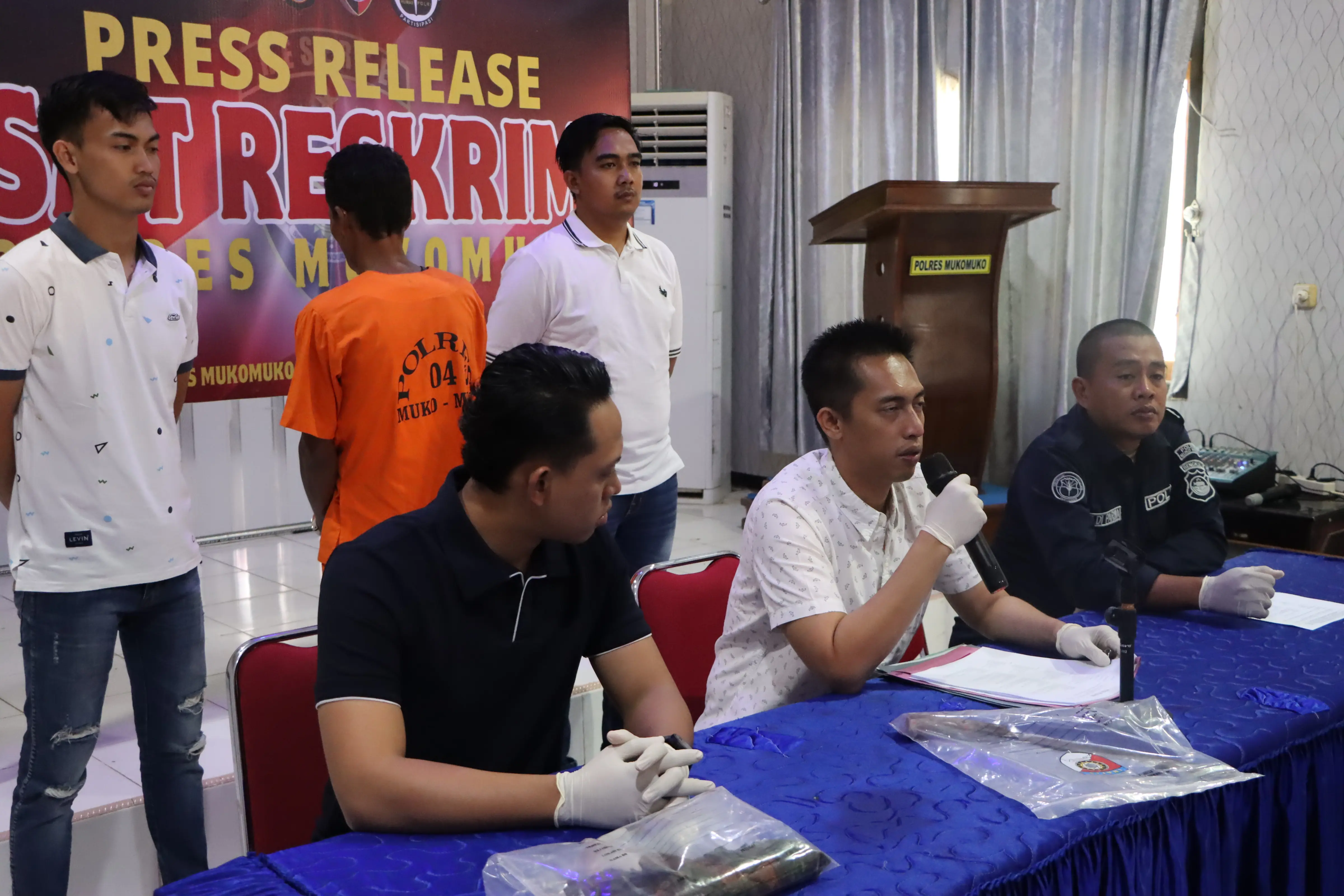 Tersangka Penganiayaan diamakan Polres Mukomuko