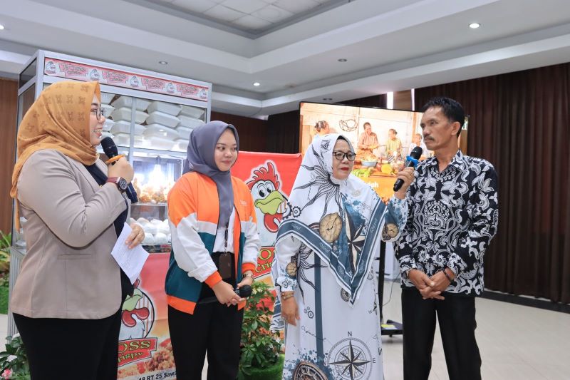 Selvira Agustin bersama kedua orang tuanya