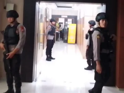KPK Bawa Dua Koper Usai Geledah Kantor Gubenur, Ini Komentar Rosjonsyah