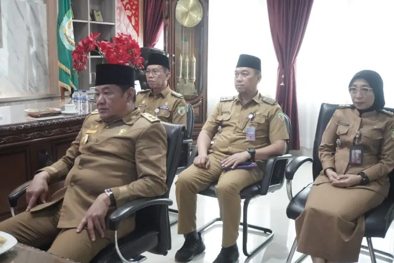 Rosjonsyah mengikuti puncak peringatan Hakordia 2024 secara daring dari Ruang Kerja Wakil Gubernur Bengkulu, Senin (9/12).