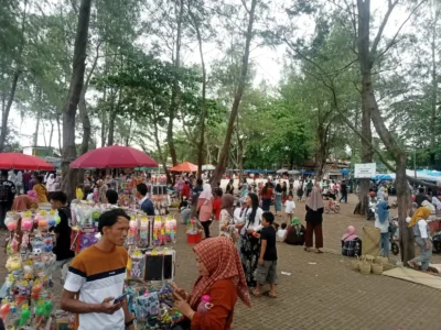 Pedagang Mainan Banjir Pembeli di Tahun Baru, Boneka Labubu dan Ayam-ayam Paling Laku