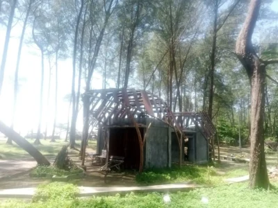 Bangunan di Pasir Putih Ini Buat Apa? Pedagang Jawab untuk Pacaran dan Pelarian Begal