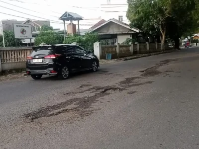 Jalan di Tempat Ini Kerap Buat Pengendara Terjatuh