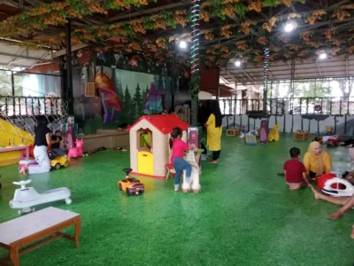 Playground Hola Mola Ramai Dibanjiri Pengunjung