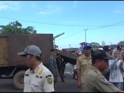 Penertiban Pasar, Pedagang: Gak Mau Pindah, di Dalam Sempit