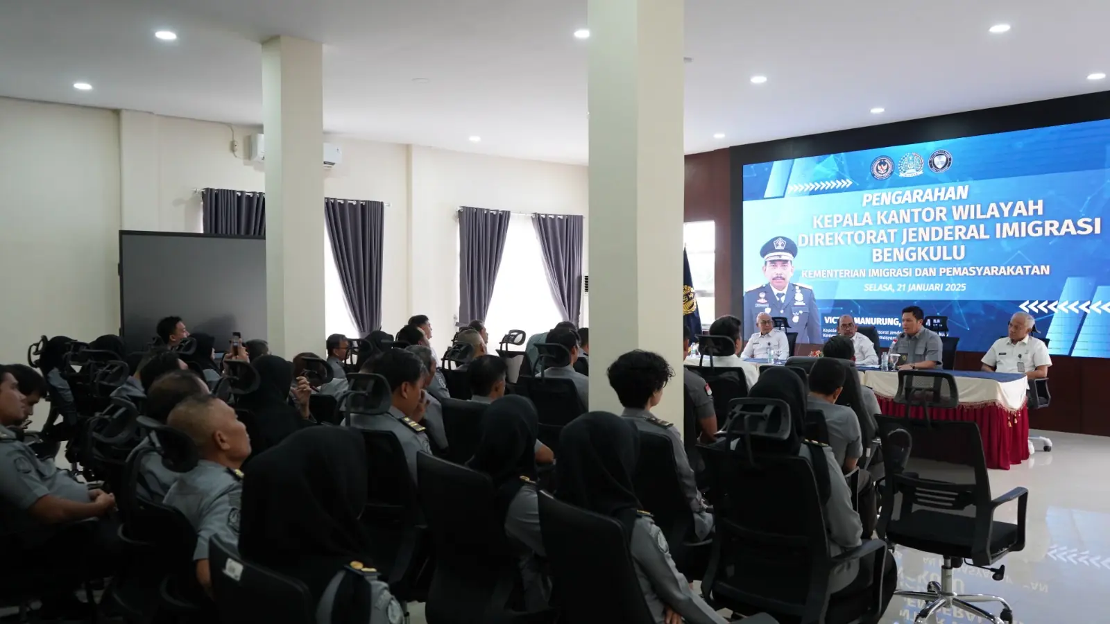 Kantor Imigrasi Bengkulu dapat pengarahan dari Kepala Kantor Wilayah Dirjen Imigrasi Bengkulu, Victor Manurung